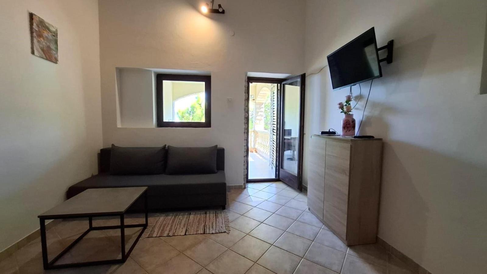 Apartman Karin Donji Karin Екстериор снимка