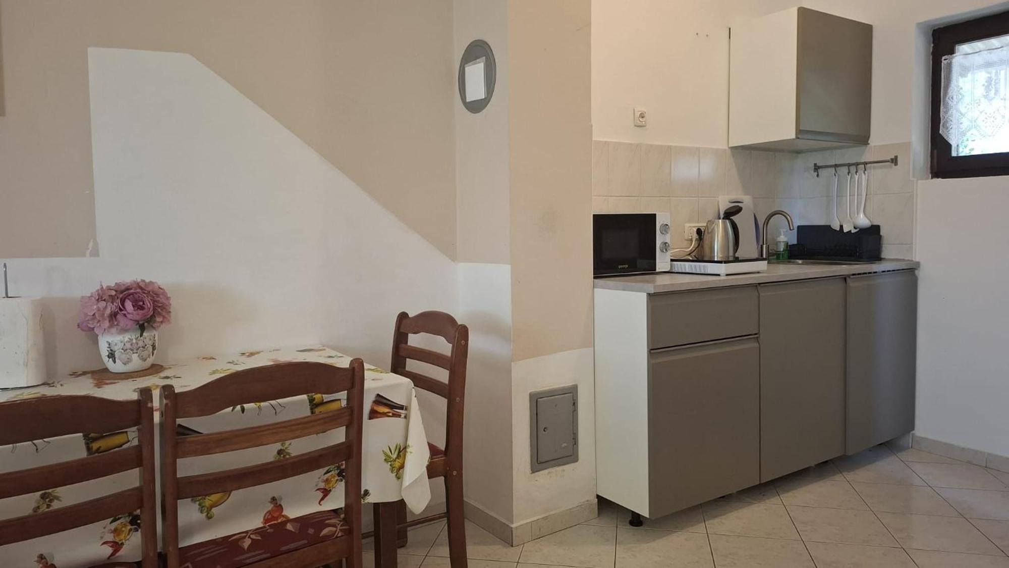 Apartman Karin Donji Karin Екстериор снимка