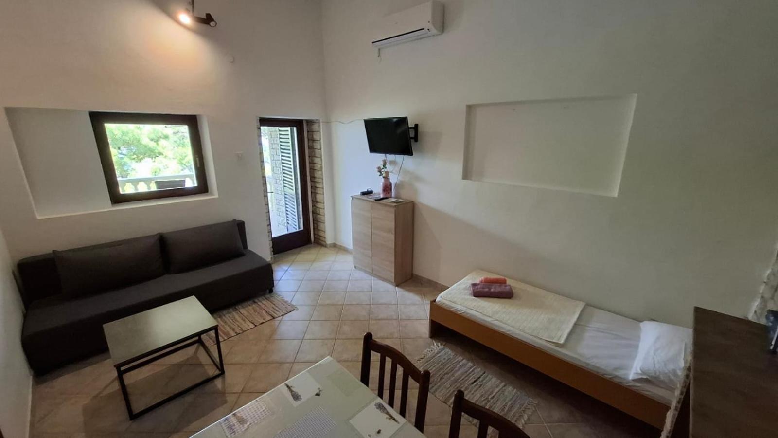 Apartman Karin Donji Karin Екстериор снимка
