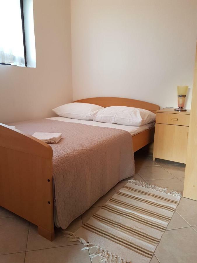 Apartman Karin Donji Karin Екстериор снимка